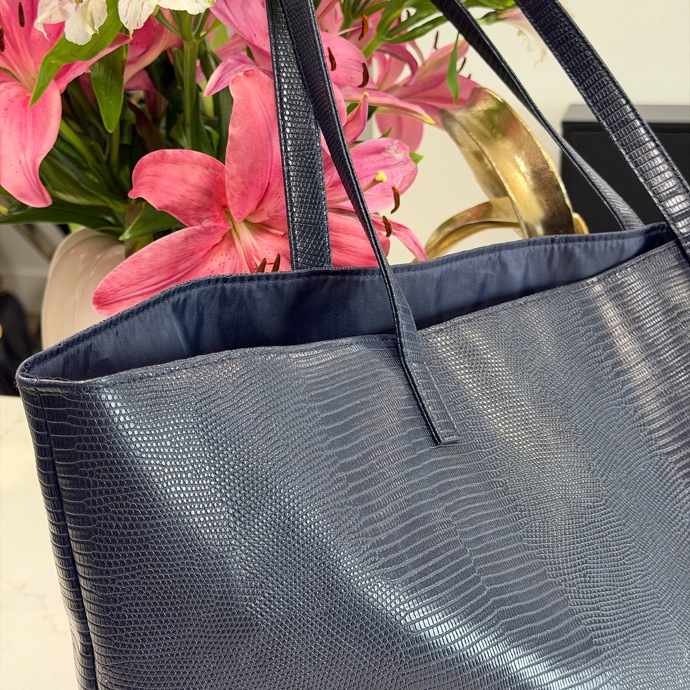 Elegant Navy Blue Tote Bag - Picture 3 of 5